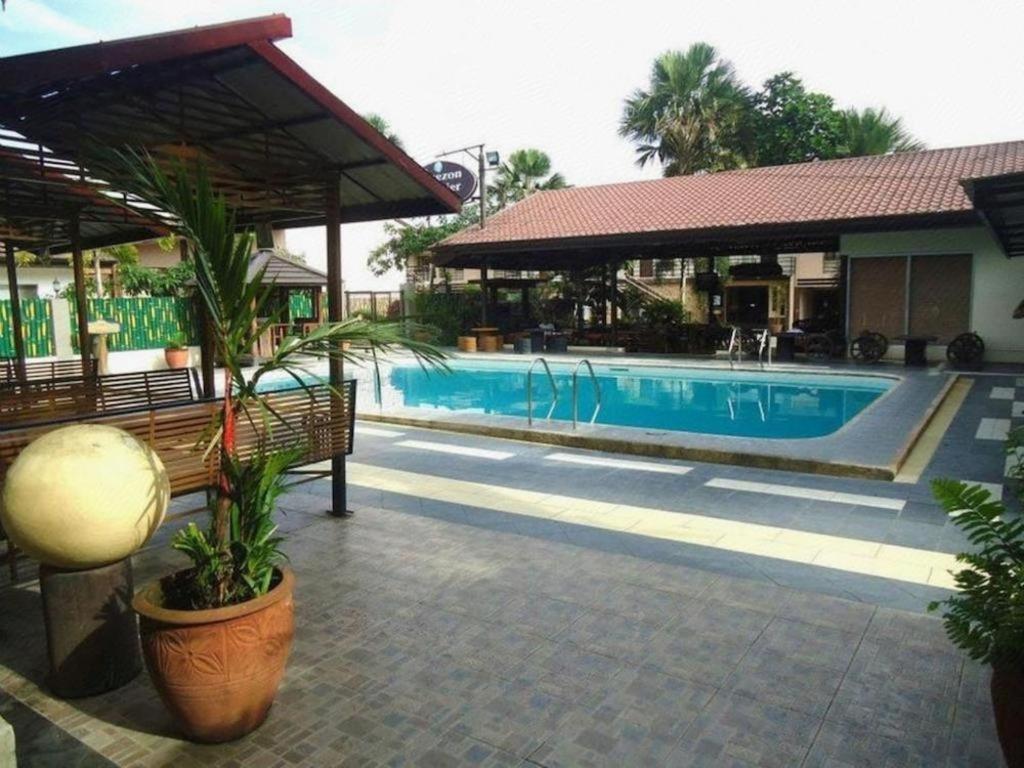 Quezon Premier Hotel Лусена Екстериор снимка